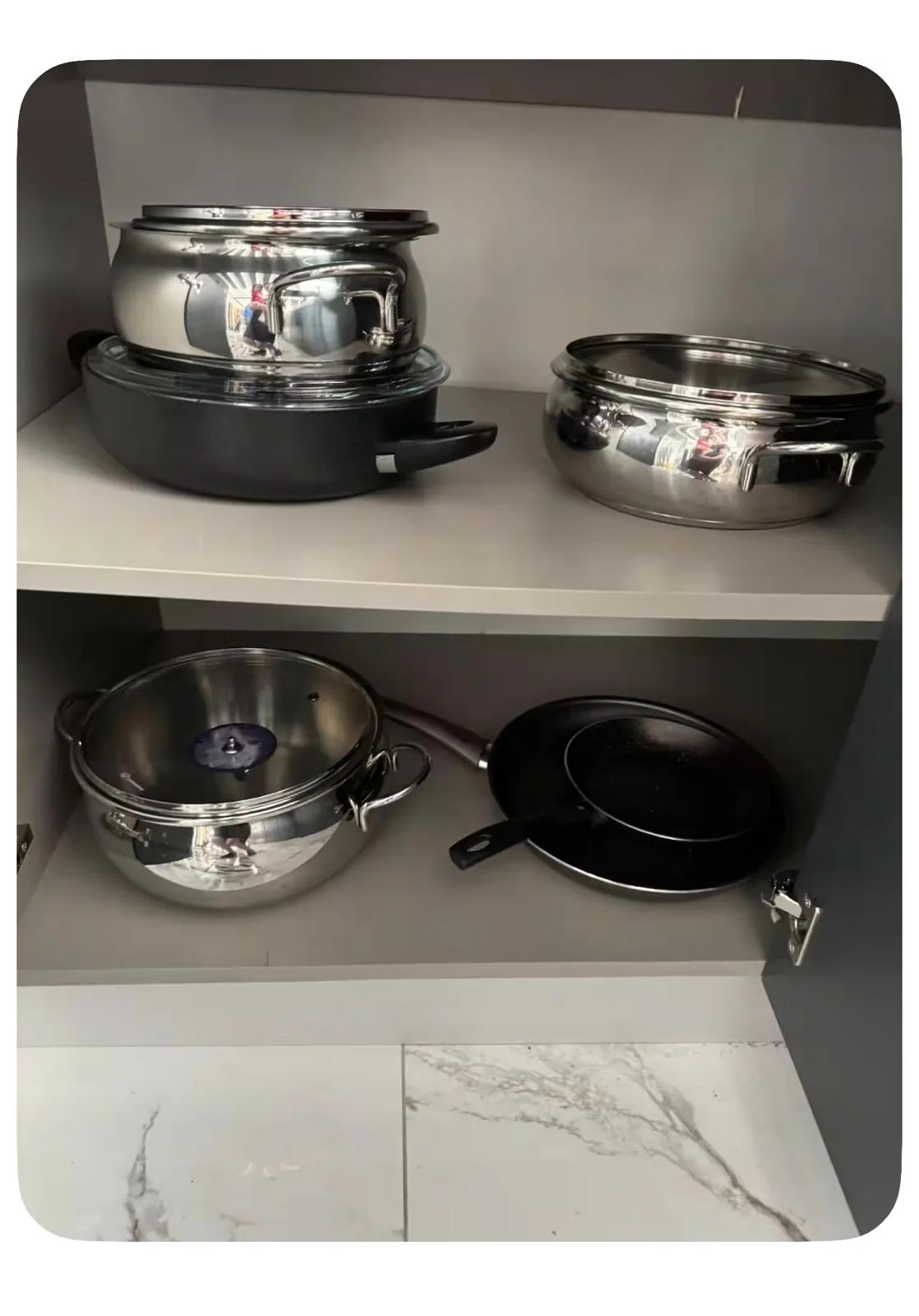 Kitchen equipment: pots and pans
