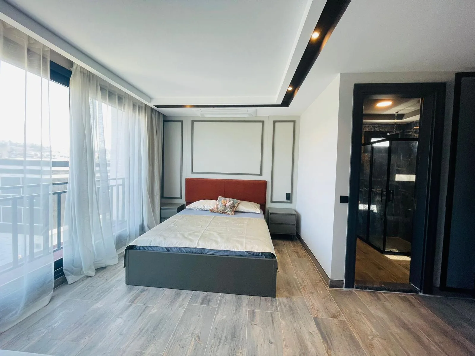 Master bedroom with en-suite bathroom